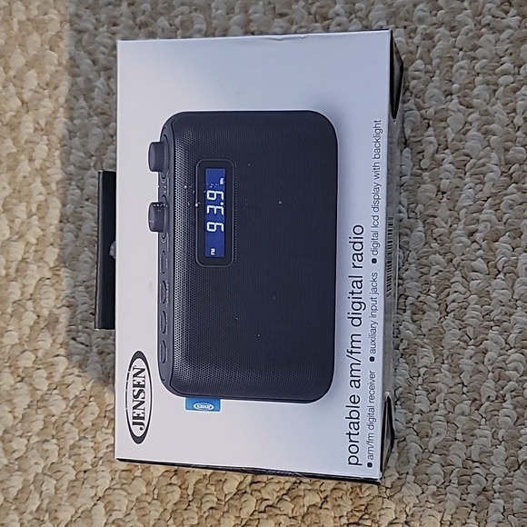 JENSEN SR-50 Portable AM/FM Digital Radio, New in Box - Picture 6 of 8